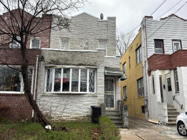 House for sale in The Bronx, Arverne