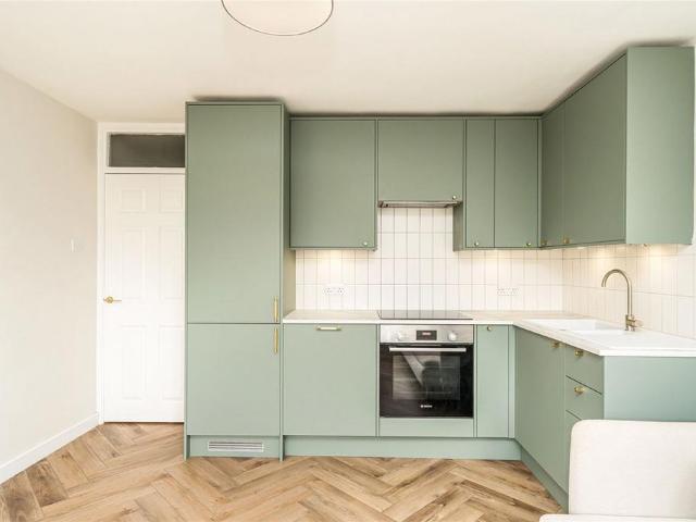 Apartment for rent in Brondesbury, Greater London