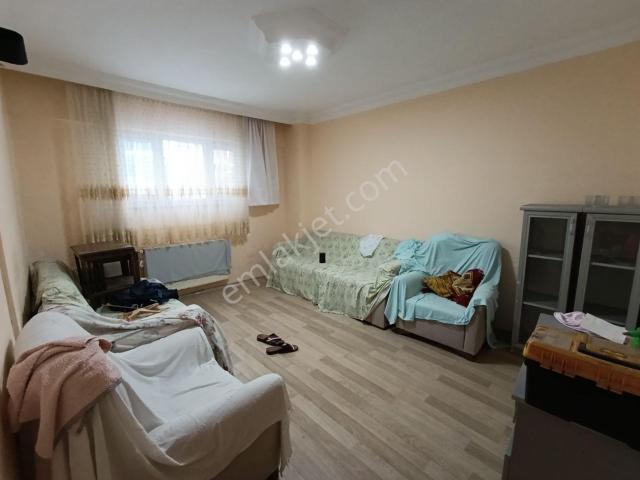 Yeşilova Mahallesi, Küçükçekmece içerisinde kiralık mülk