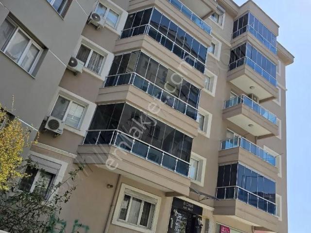 Karşiyaka, İzmir içerisinde satılık mülk