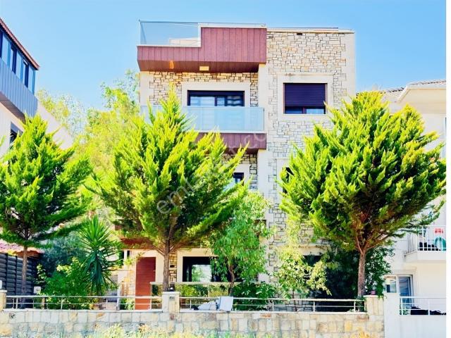 Foça, İzmir içerisinde satılık Villa