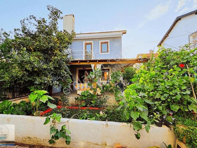 Foça, Cumhuriyet Mahallesi içerisinde kiralık Villa