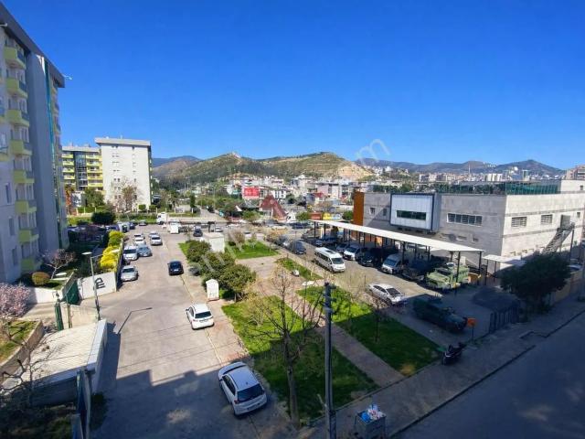 Karşiyaka, İzmir içerisinde satılık mülk