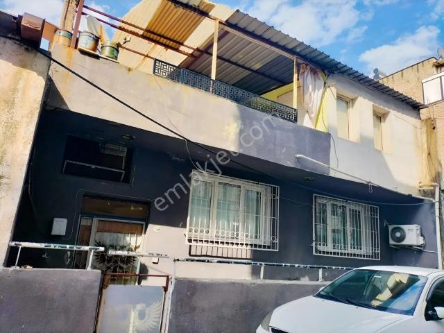 Bayrakli, İzmir içerisinde satılık Villa