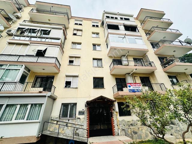 Yeni Girne, Bayraklı içerisinde kiralık mülk