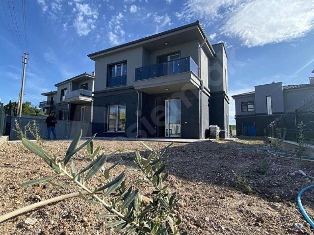 Akhisar, Manisa içerisinde satılık Villa