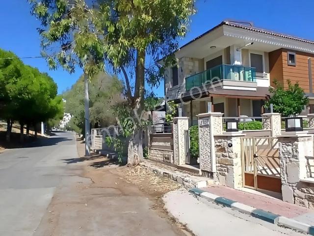 Foça, İzmir içerisinde kiralık Villa