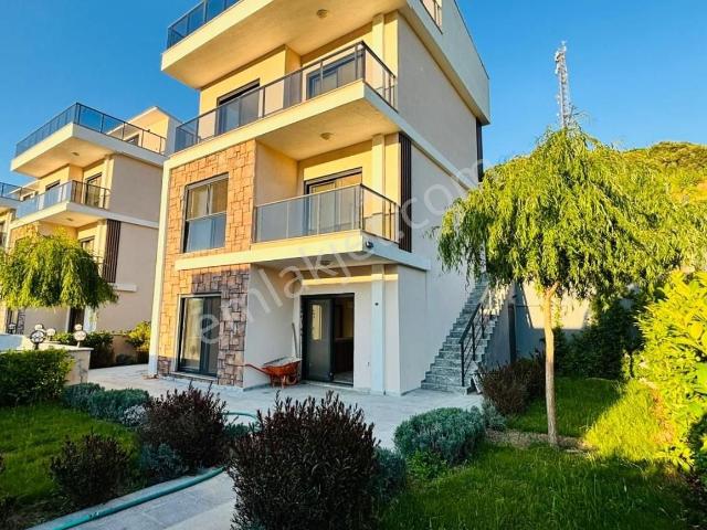 Foça, İzmir içerisinde kiralık Villa