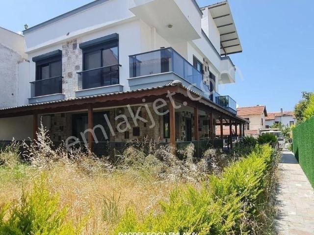 Foça, Cumhuriyet Mahallesi içerisinde kiralık Villa