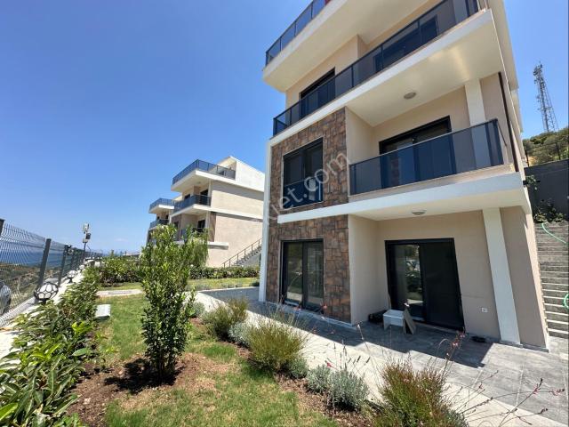 Foça, Cumhuriyet Mahallesi içerisinde kiralık Villa