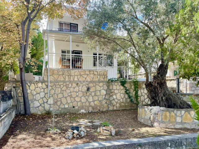 Foça, İzmir içerisinde kiralık Villa