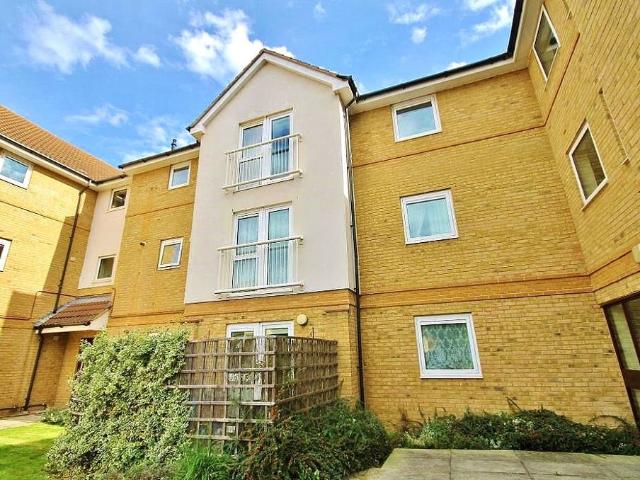 Apartment for rent in West Bedfont, Lower Halliford