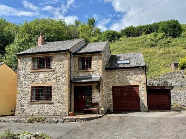 House for sale in Froggatt, East Midlands