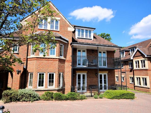 Apartment for rent in Hart, Hampshire