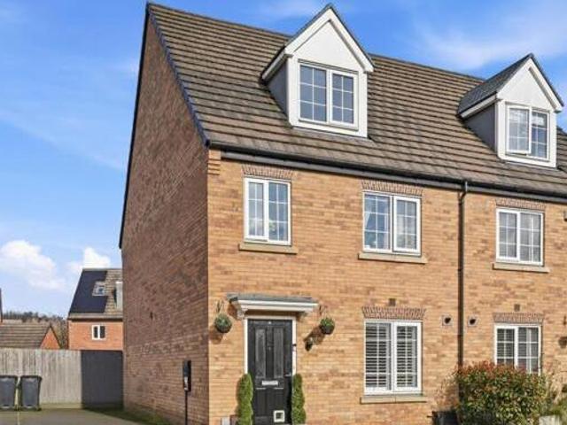 House for sale in Scholes, West Yorkshire