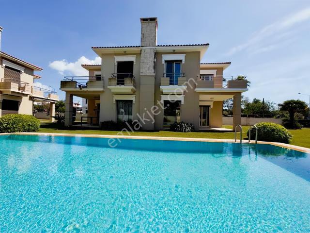 Alaçatı Mahallesi, Çeşme içerisinde satılık Villa