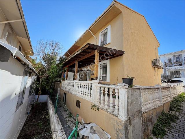 Alaçatı Mahallesi, Çeşme içerisinde satılık mülk