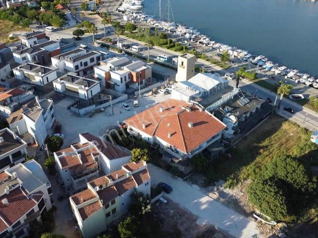 Çeşme, İzmir içerisinde satılık mülk