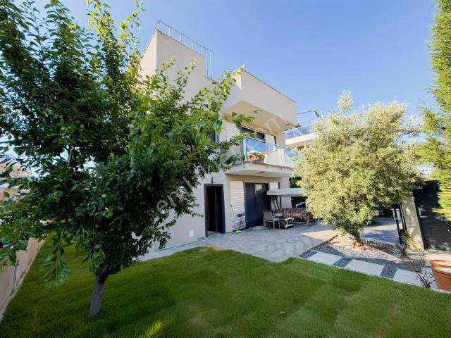 Çeşmealtı, Urla içerisinde satılık Villa