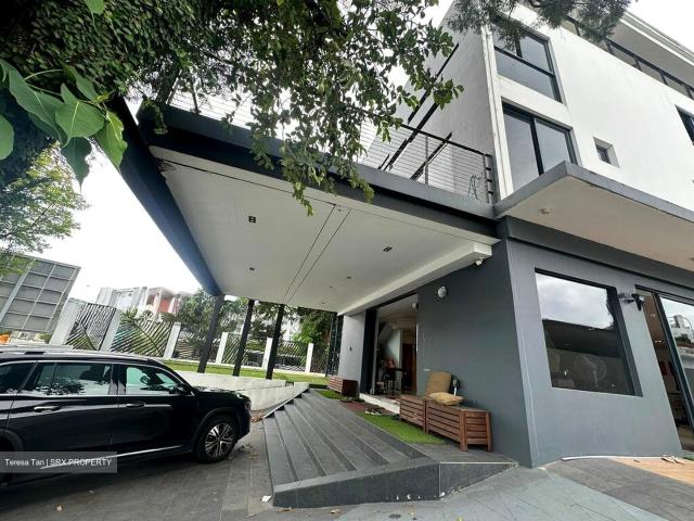 Detached House for sale