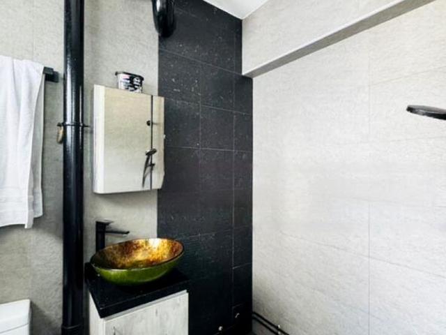 Detached House for sale in 23 North West