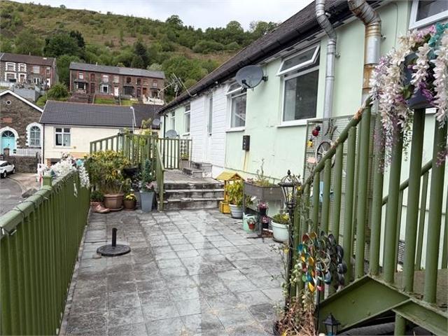 Apartment for rent in Ynyshir, Wales