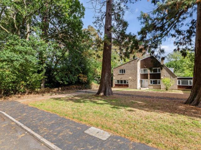 House for rent in Heatherside, Surrey Heath