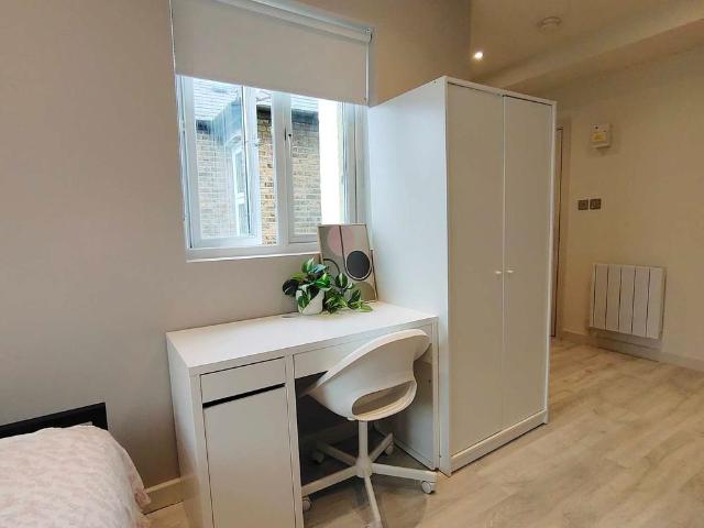 Room for rent in Dollis Hill, Greater London