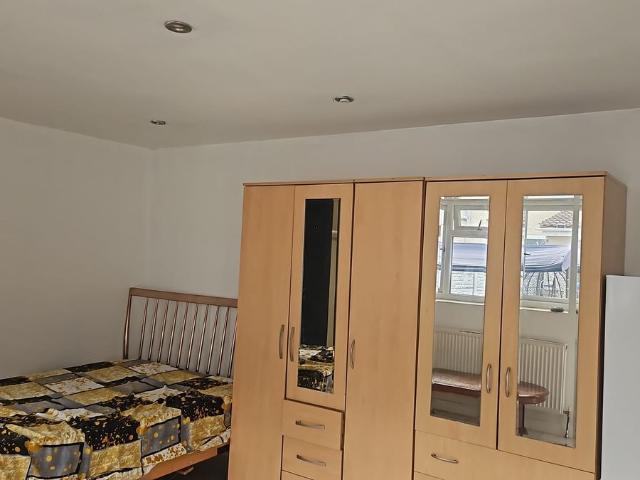 Studio for rent in Gould's Green, Greater London