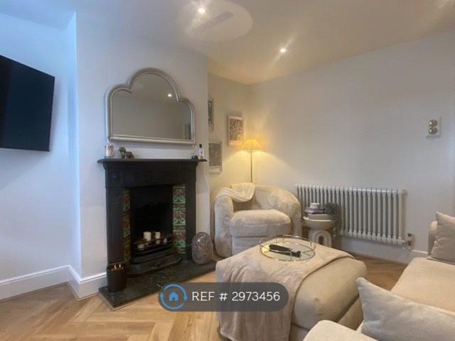 House for rent in Calderstones