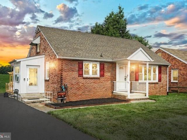 House for sale in Spring Grove