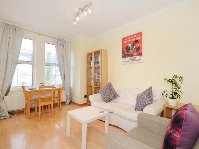 Apartment for rent in London Borough of Ealing, Park Royal