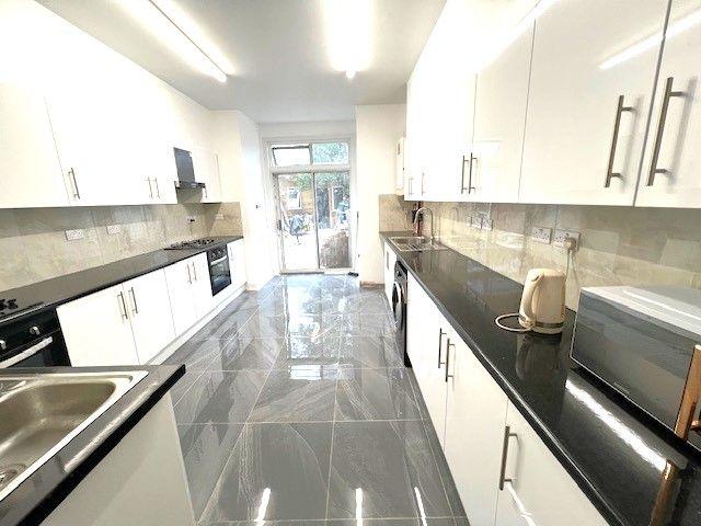 Room for rent in New Southgate, Greater London