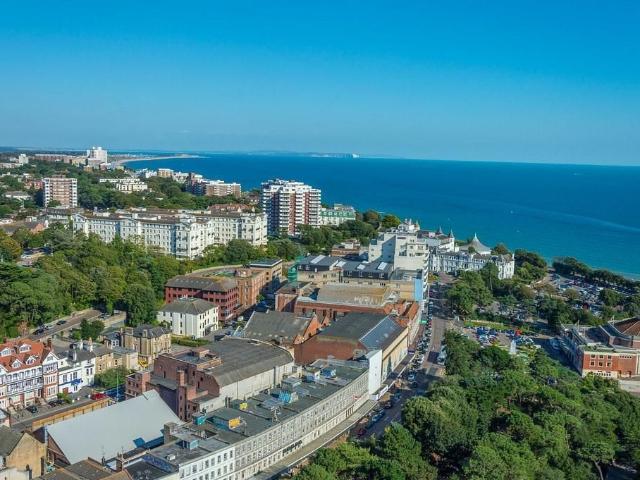 Studio for rent in Lansdowne, Springbourne