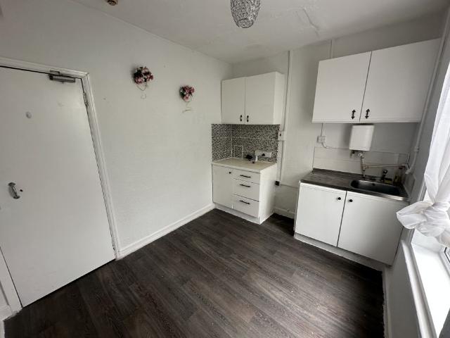 Apartment for rent in Southtown, Stokesby