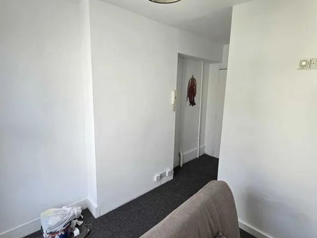 Studio for rent in Brunswick