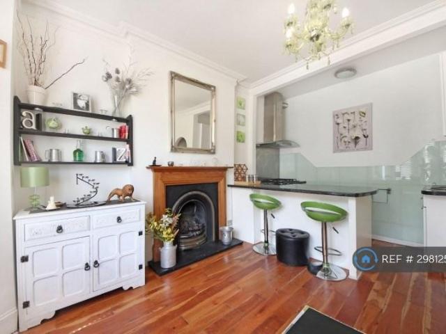 House for rent in London Borough of Ealing, Park Royal