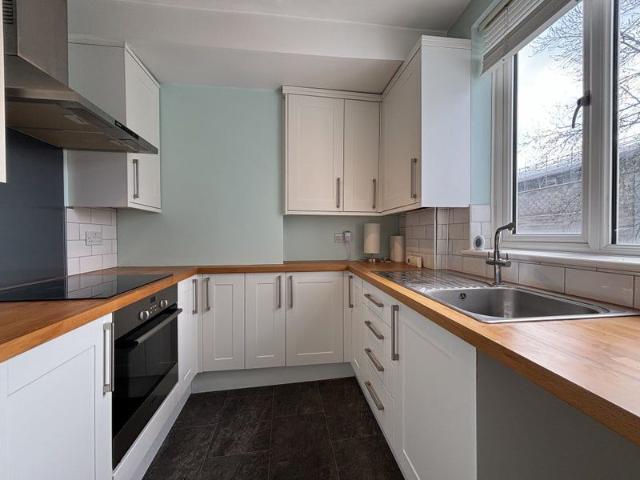Apartment for rent in London Borough of Ealing, Park Royal