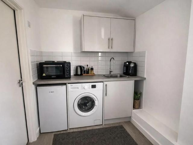 House for rent in London Borough of Ealing, Park Royal