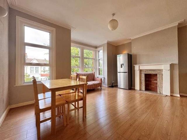 Apartment for rent in Bowes Park, Greater London