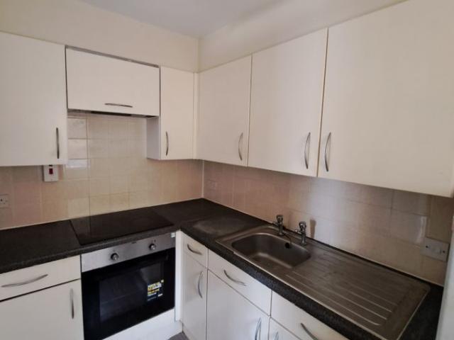 Apartment for rent in Blackhills, Surrey