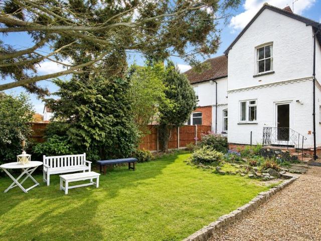 Apartment for rent in Horsell, Woking