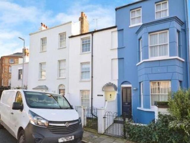 House for rent in Upton, Acol