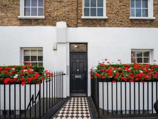 House for sale in Lyons, Greater London