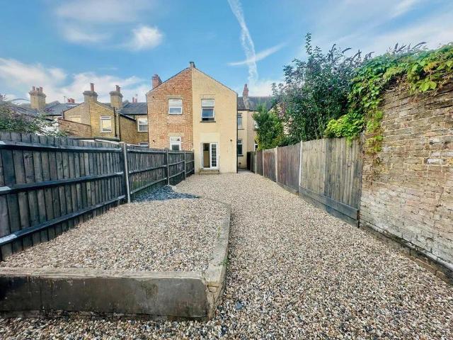 House for rent in Hackbridge, Greater London