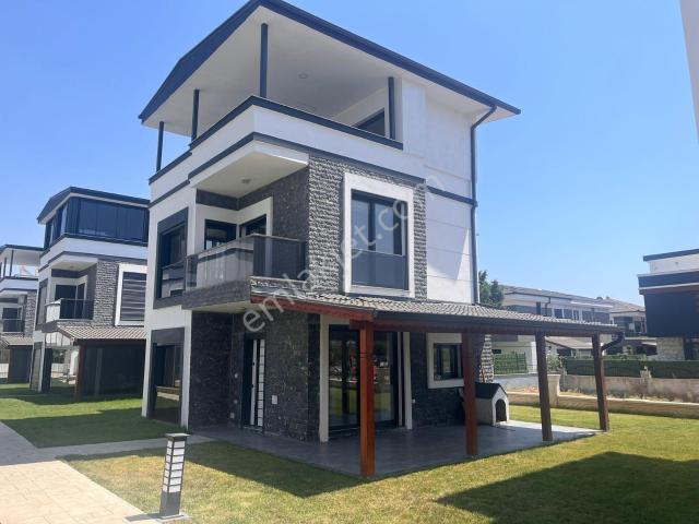 Cumhuriyet Mahallesi, Seferihisar içerisinde satılık Villa