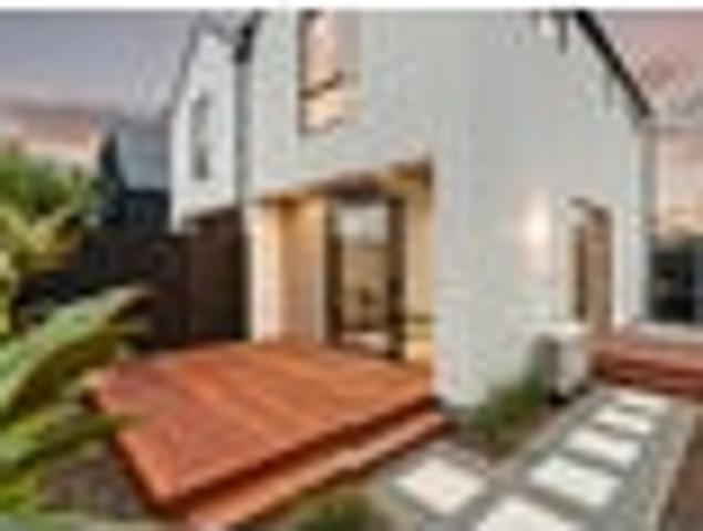 Townhouse for sale in Chaslands, Canterbury