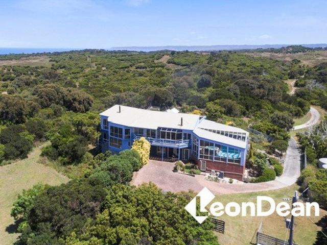 House for sale in Victoria