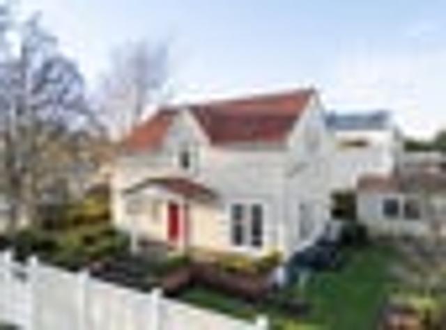 House for sale in Queenwood