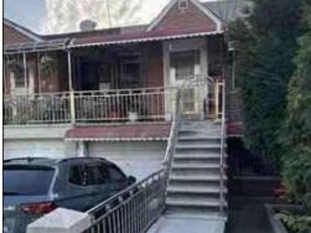 House for sale in The Bronx, Arverne